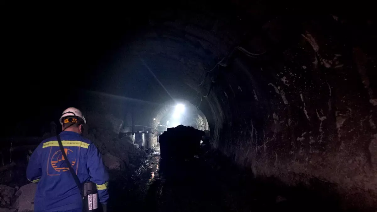 "4 сағат үйінді астында жатқан": Абай облысында зардап шеккен кеншінің жағдайы белгілі болды