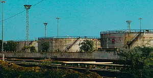 Казахстан перенаправит 260 тысяч тонн нефти в мае из-за остановки транзита по нефтепроводу Дружба.