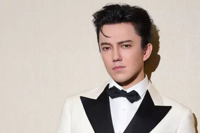 «Әлемдік аренадаларда өнер көрсететін әртіс »: Димаш Құдайберген жас орындаушыны қарамағына алғанын айтты