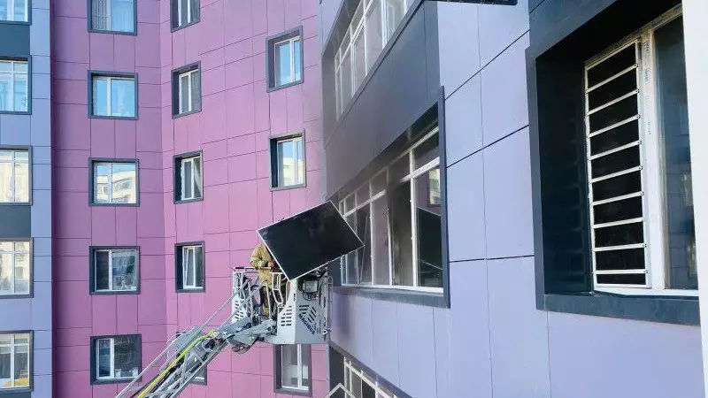 В Астане произошел пожар в 12-этажном доме: эвакуированы 10 человек