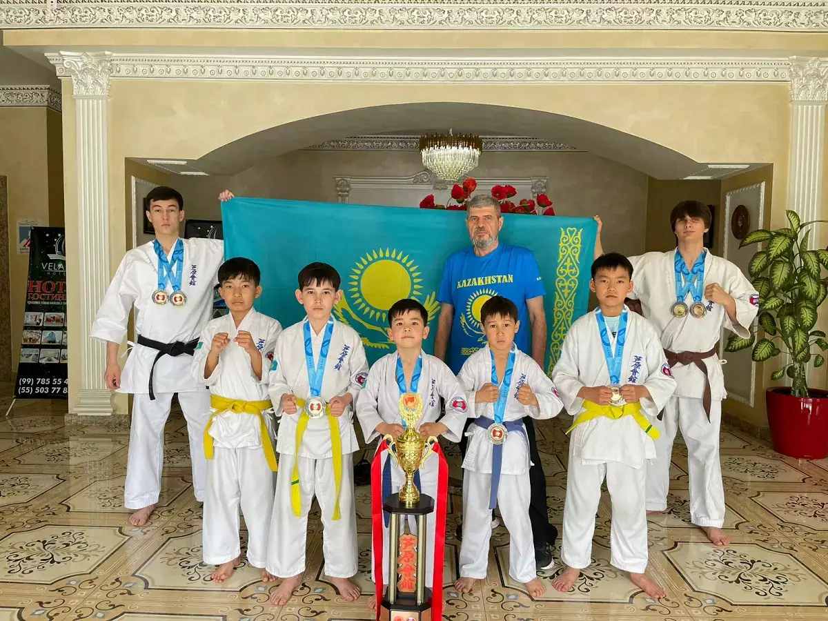 Спортсмены из Мангистау завоевали семь золотых медалей на чемпионате Азии по ашихара-каратэ - новости на Lada.kz 28.04.2026
