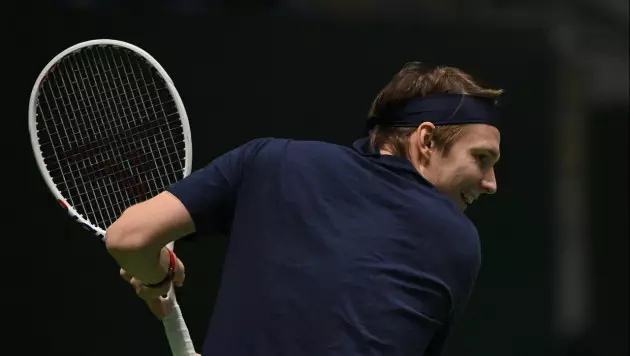 В двух сетах определился исход матча Бублика на турнире в Мадриде