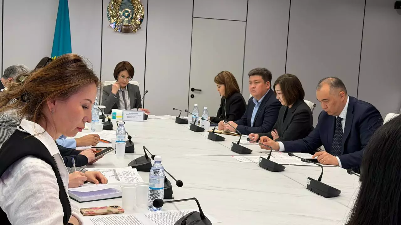 Денсаулық сақтау министрі жеке азаматтармен кездесіп, бірқатар сұрақтарға жауап берді