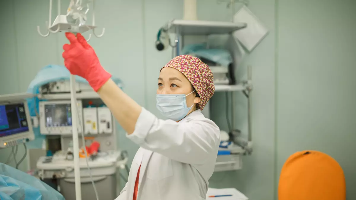 Алматыда 19 жастағы жігітті топ болып аяусыз соққыға жыққан