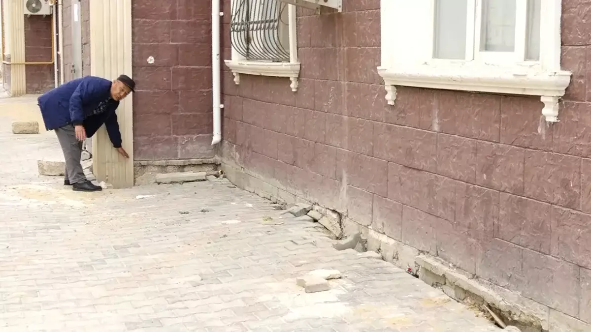 Құжаты жоқ үйде тұрып жатырмыз: атыраулықтардың баспана сапасына көңілі толмайды