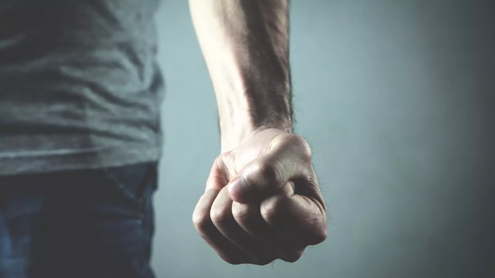 «Өз әкесін аяусыз сабап, өліміне себепкер болған»: Алматы облысында ауыр қылмыс үшін үкім шықты 