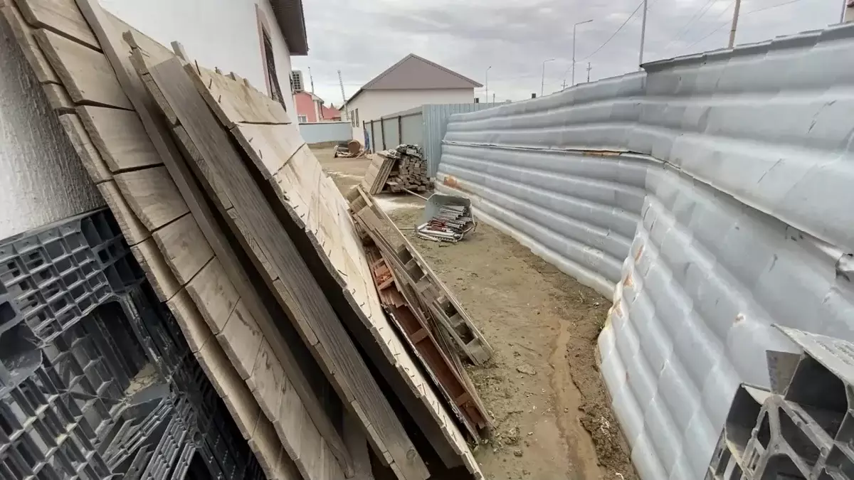 Жер асты суы көтеріліп жатыр: Атырауда тұрғындардың баспанасы су астында қалды