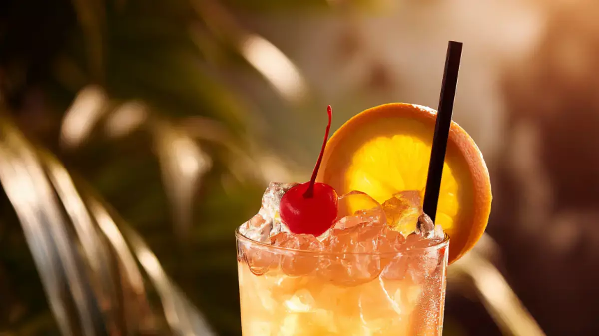 Французу грозит тюрьма в Сингапуре за облизанную трубочку для сока в уличном автомате - новости на Lada.kz 28.04.2026