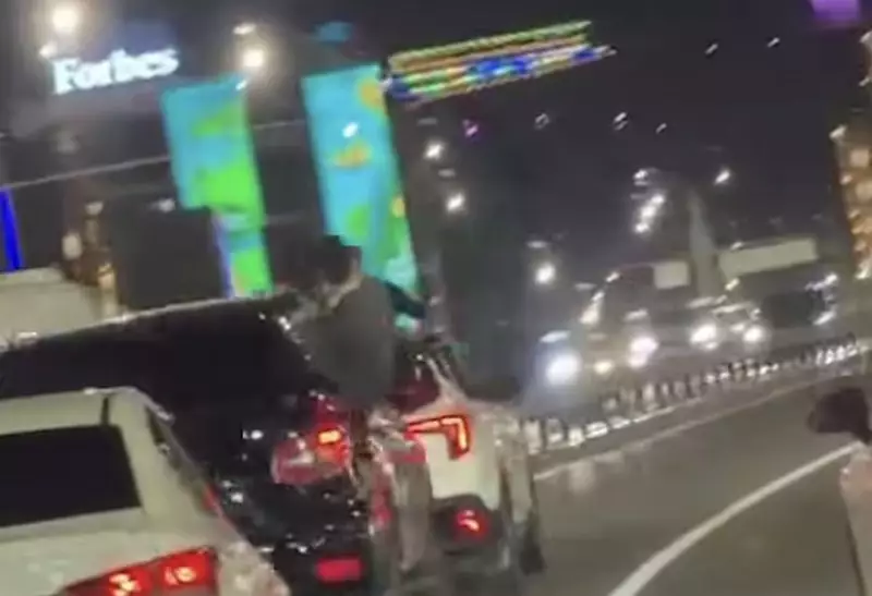 Ночные гонки устроили алматинцы на Аль-Фараби