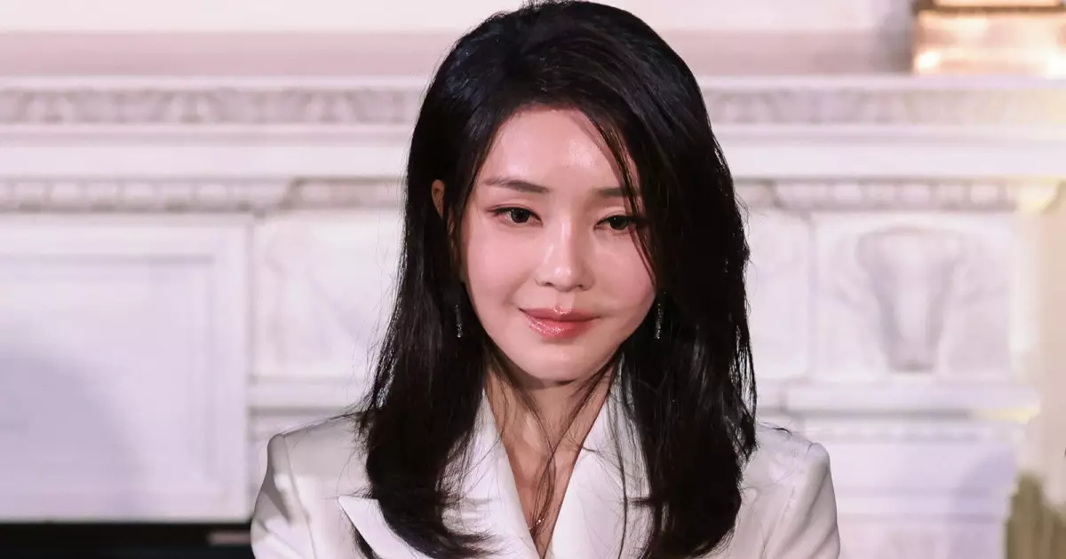  Оңтүстік Кореяда бұрынғы президенттің әйелі 4 жылға түрмеге тоғытылды 