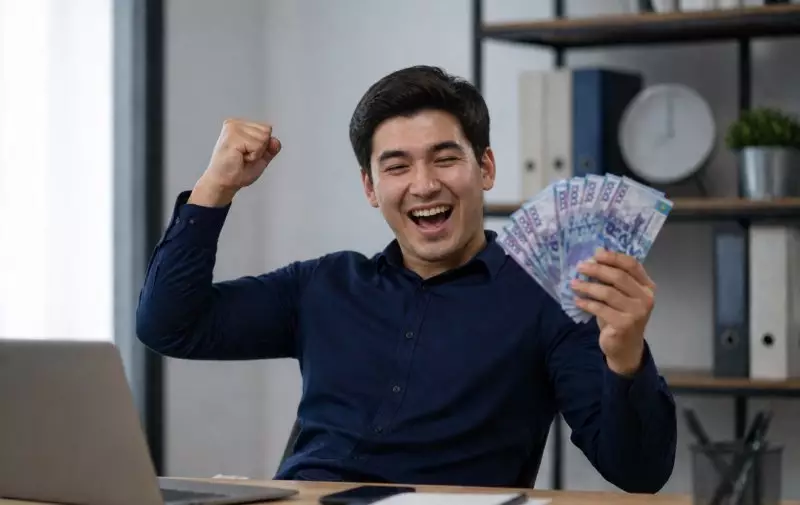 Деньги за «косяк» и «тёрку»: казахстанцам заплатят за перевод слов