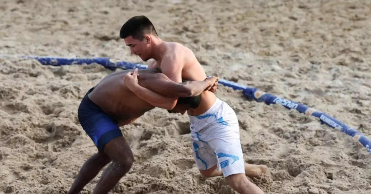   Қазақстан құрамасынан үш балуан жағажайдағы Азия ойындарының қола медалі үшін күреседі   