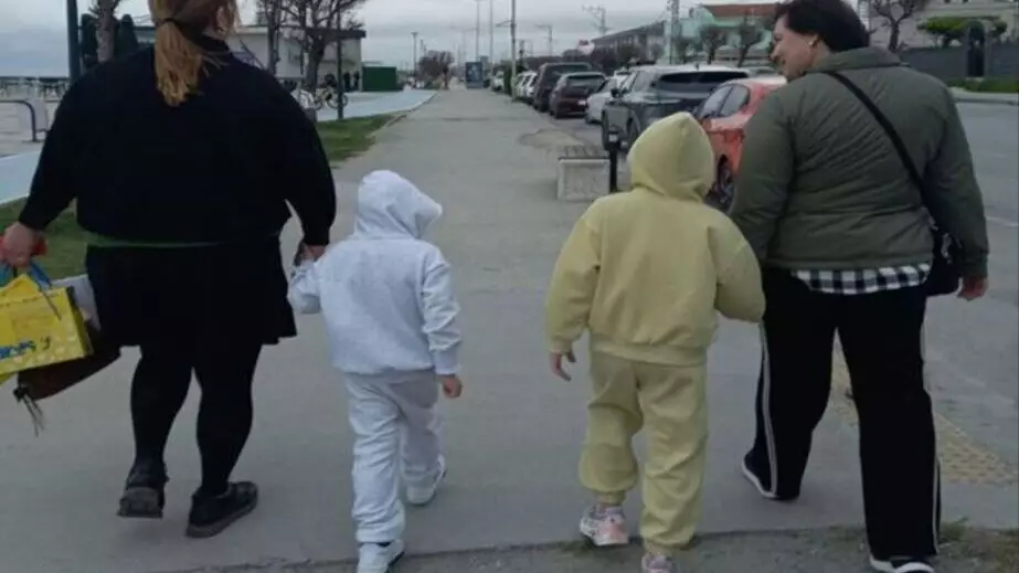 Из Казахстана в Запорожскую область вернули двоих детей.