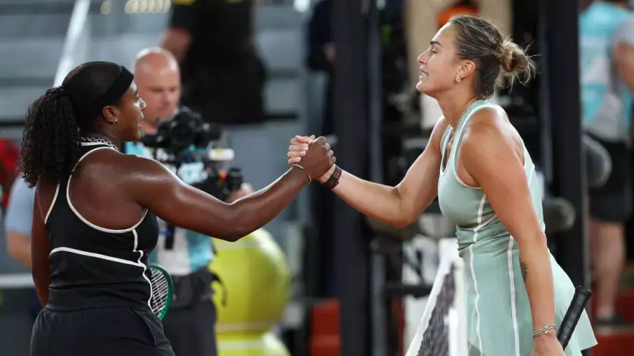 Соболенко внезапно проиграла. Рыбакина может стать первой ракеткой мира уже в мае (ВИДЕО)