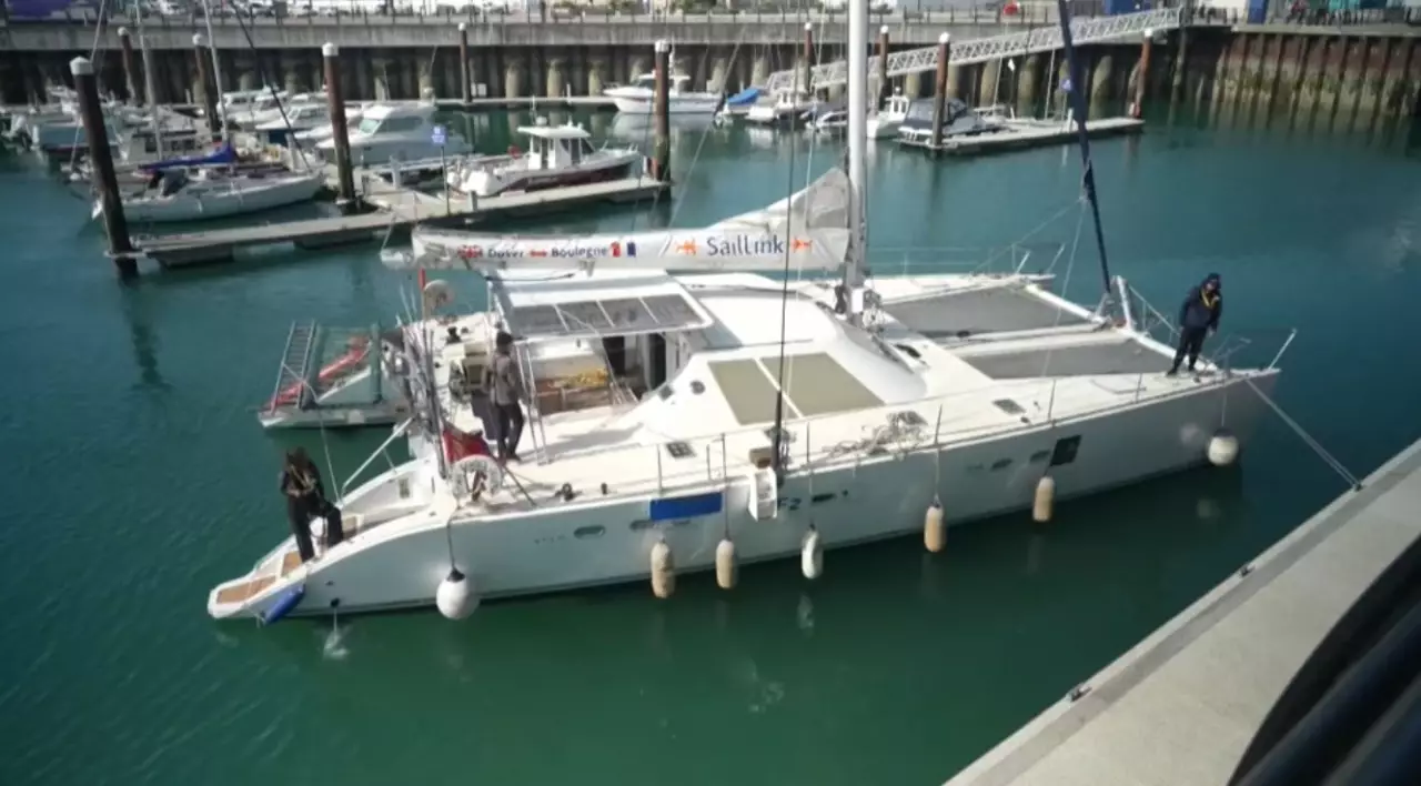 Еуропада желкенді қайық жолаушы тасып жүр