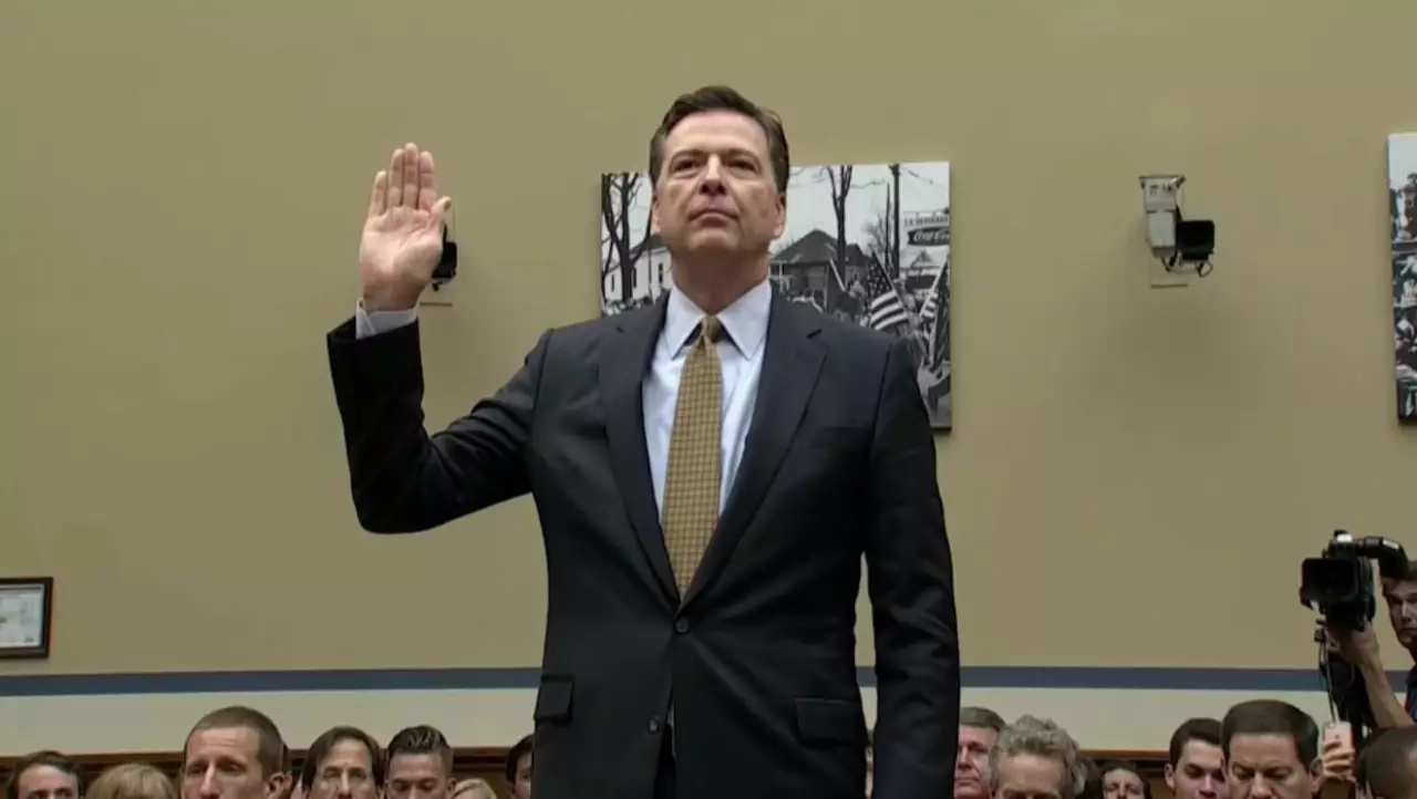 FBI бұрынғы басшысына айып тағылды