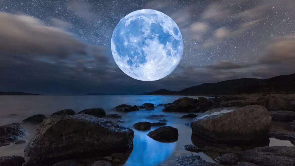 Голубая луна, затмение и звездопад 2026: когда смотреть на небо в Казахстане