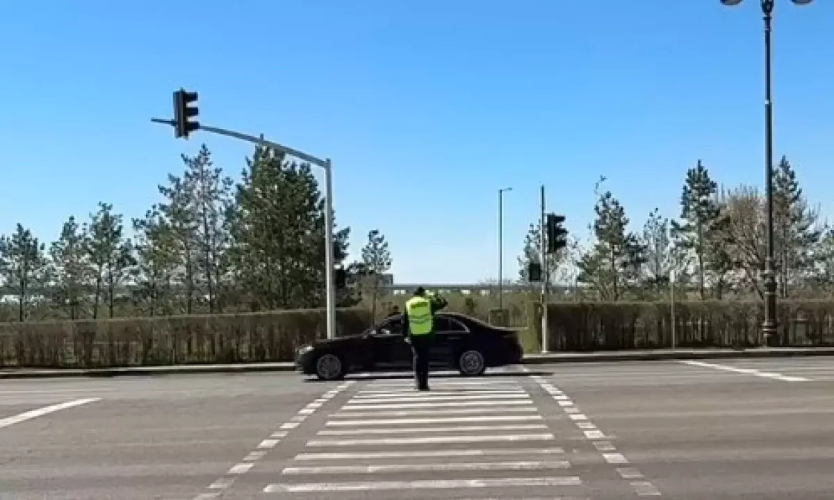 «Такое бывает раз в жизни!»: полицейский в Астане стал звездой соцсетей из-за необычной просьбы