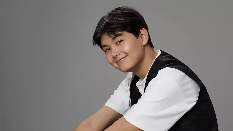 «Уилл Смитт баласына ұқсайсың»: Садраддиннің ерекше образы қызу талқыға қалды