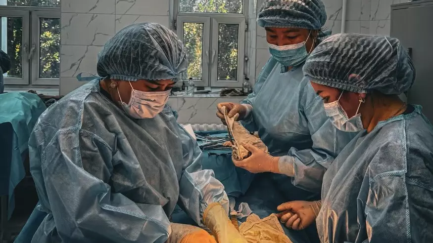 Семейде 47 жастағы әйелдің ішінен 6 келілік ісік алынды