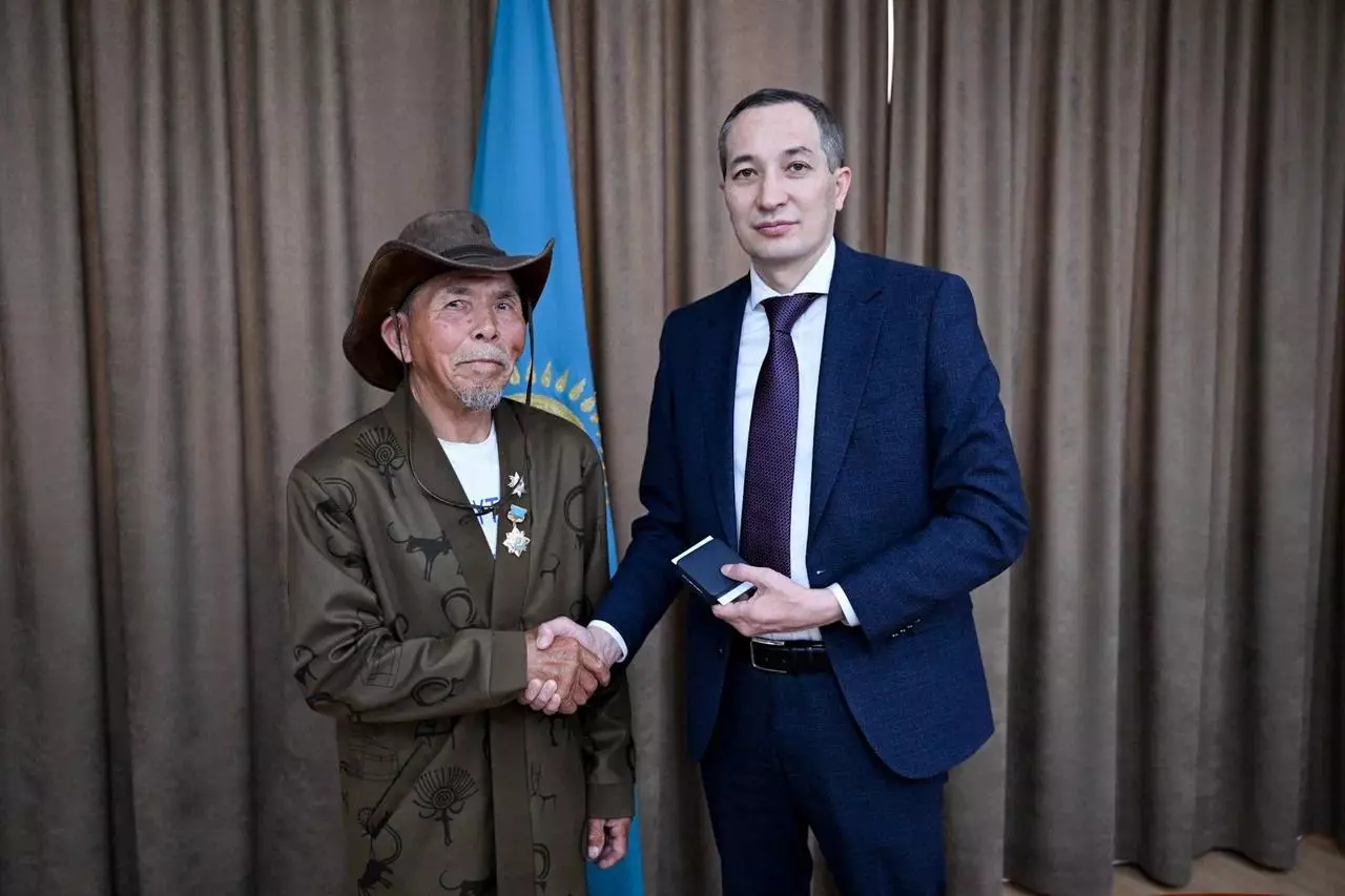 Еуропаға жаяу жеткен қарияға  атақ берілді