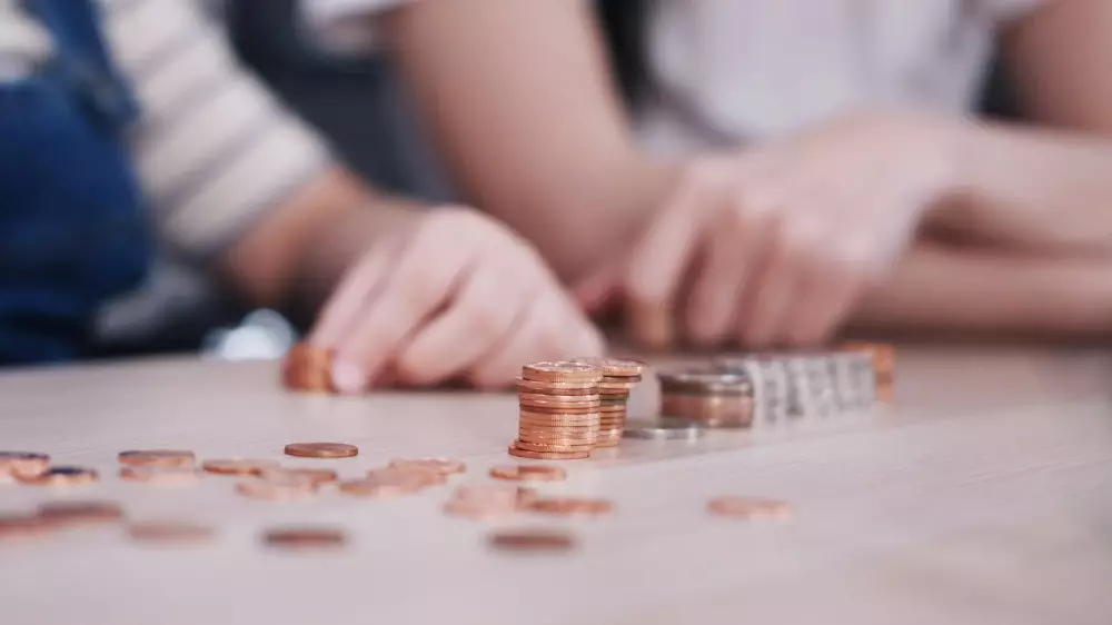 Жүз мыңдаған бала төлем алмайды. Қазақстанда алимент қорына қаржы көзі ұсынылды