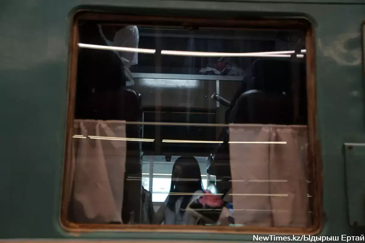 Ночь ужаса в купе: казахстанка заявила о домогательствах в поезде