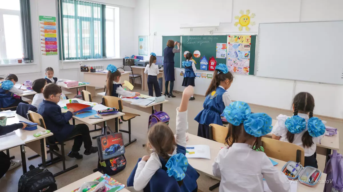 Енді мұғалімдерді заң қорғайды: Директорлар мен ұстаздар проблемасына нүкте қойылды