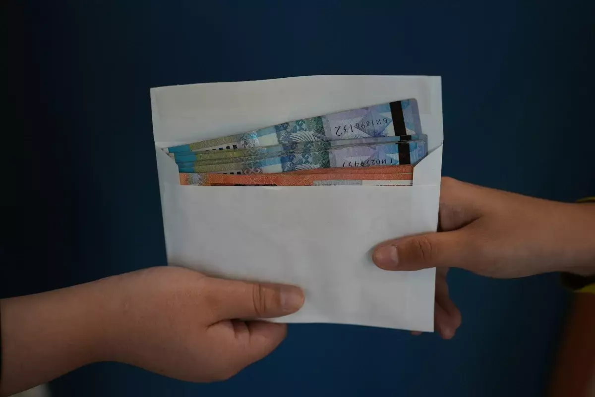 Қазақстанда "конвертпен айлық алып", алименттен жалтарғандарды ЖИ арқылы анықтайды