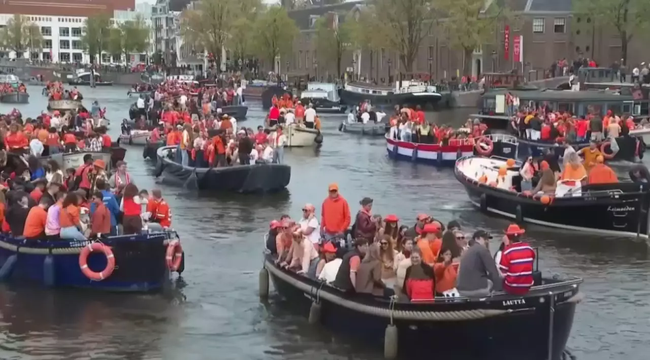 No сomment: День короля в Амстердаме