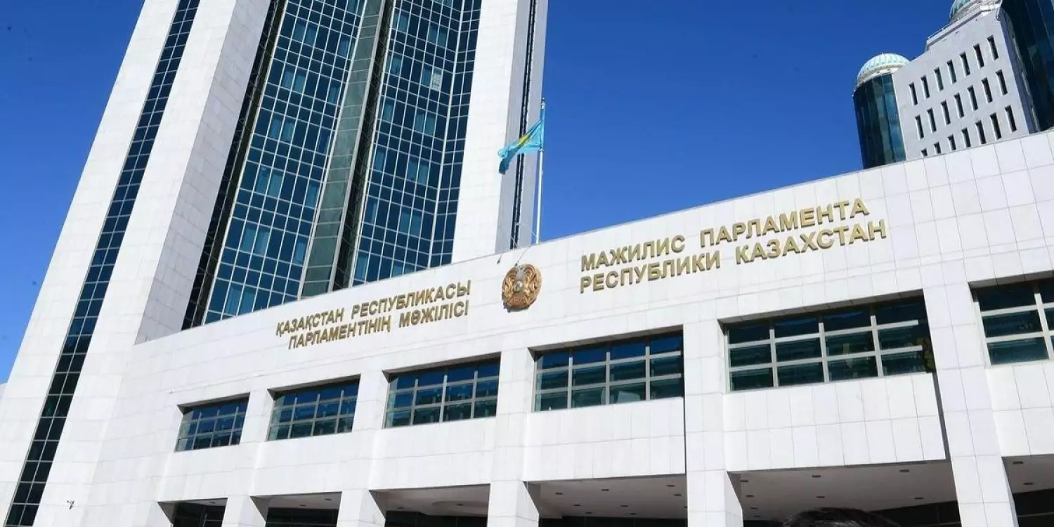 Депутаттар «Президент туралы» заңға өзгерістер енгізбек