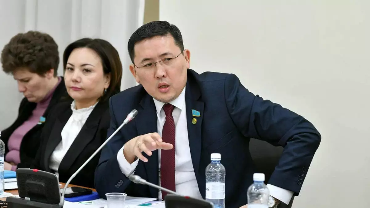 Депутату сделали замечание за резкое высказывание в Мажилисе