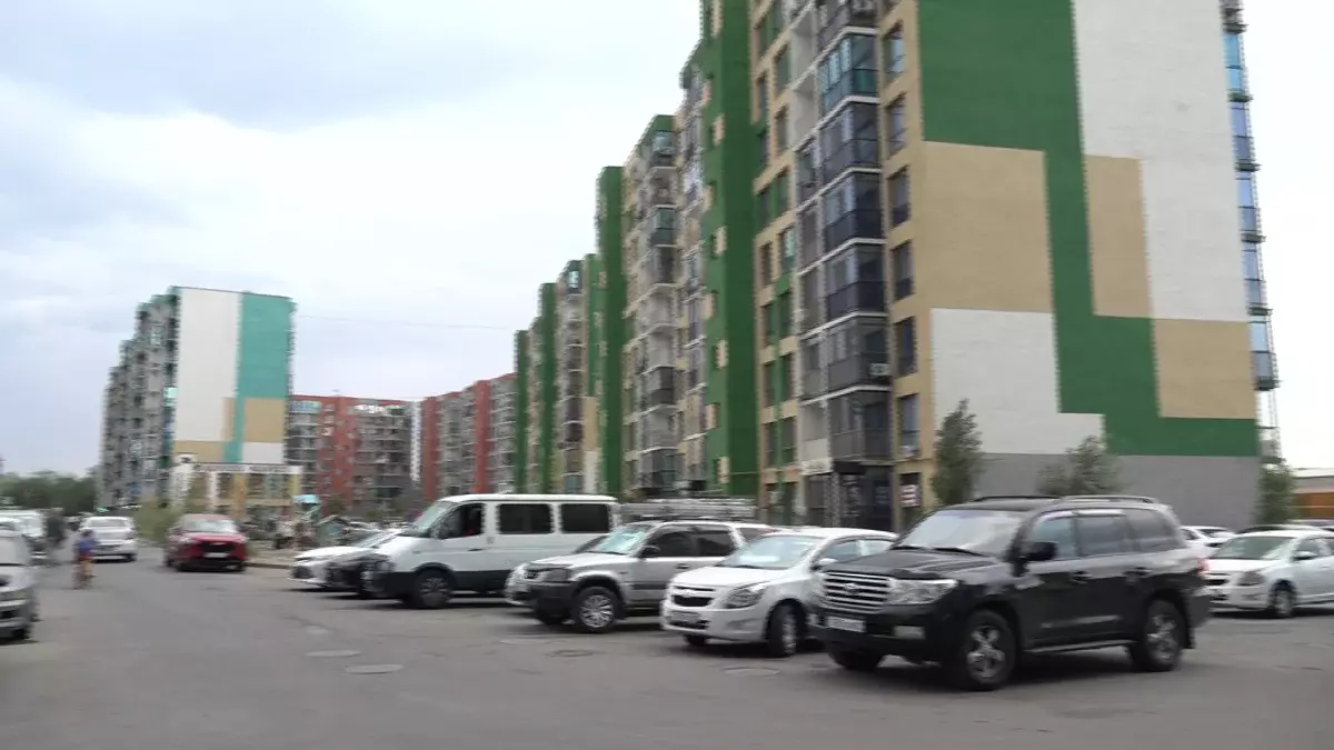 Ақтөбеде заңсыз пәтер таратқан шенеунік 7 жылға сотталды