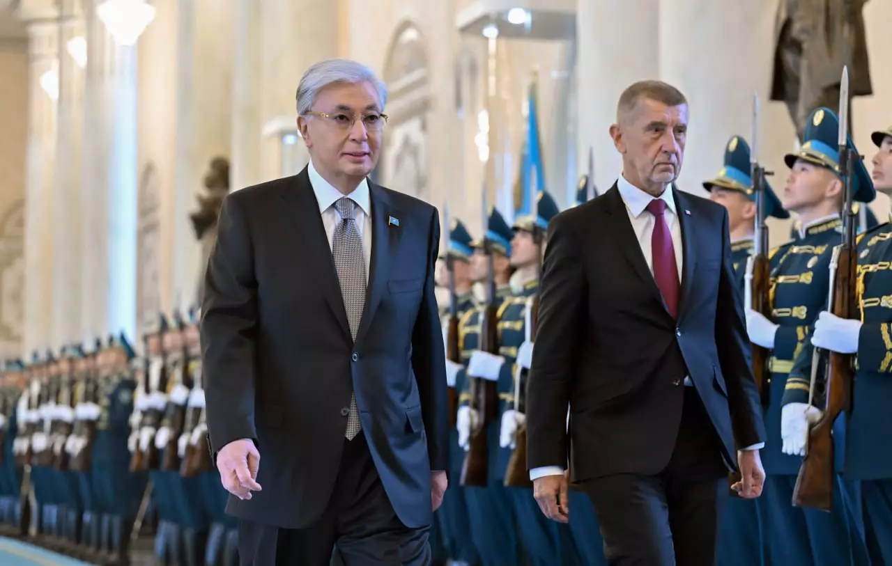 Премьер-министр Чешской республики прибыл в Казахстан с официальным визитом