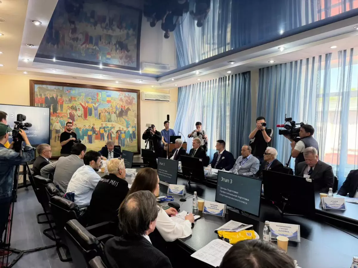 Ғылым мен спорт ұштасқан күн: Алматыда аңызға айналған чемпиондар бас қосты