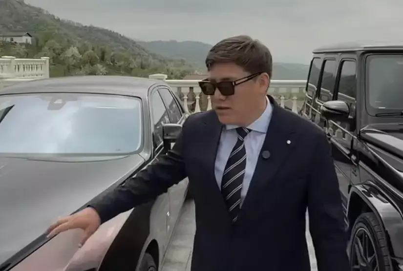 «Айлығыма қымбат көліктер алдым»: Лауазымды қызметке тағайындалған жайдарманшы мақтанды (ВИДЕР)