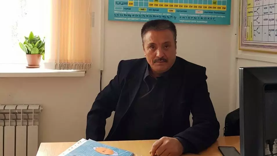 "Өзге ұлт өкілдерін ренжітпейік": Тарихшы мұғалім өз ұсынысын айтты