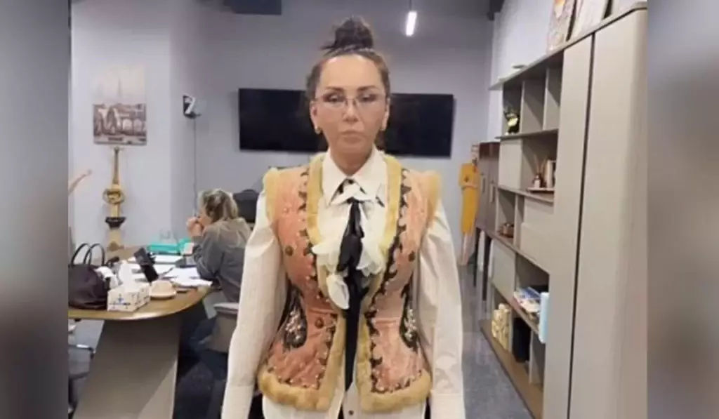 «Скандал с камзолом»: Баян Алагузова будет пожизненно выплачивать 1 миллион тенге актрисе Меруерт Утекешевой