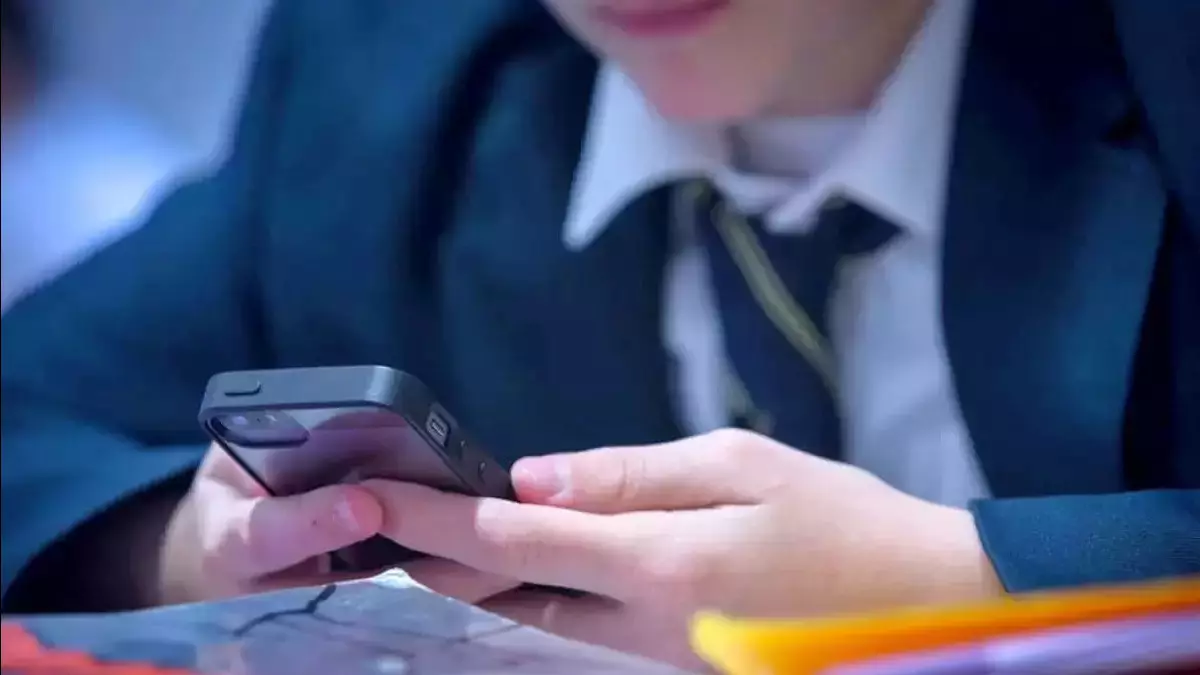 Мектепте смартфон ұстауға тыйым салынуы мүмкін