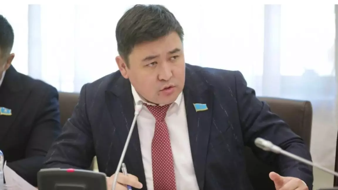 «Ақша қайда кетіп жатыр?» – депутат ашықтықты талап етті