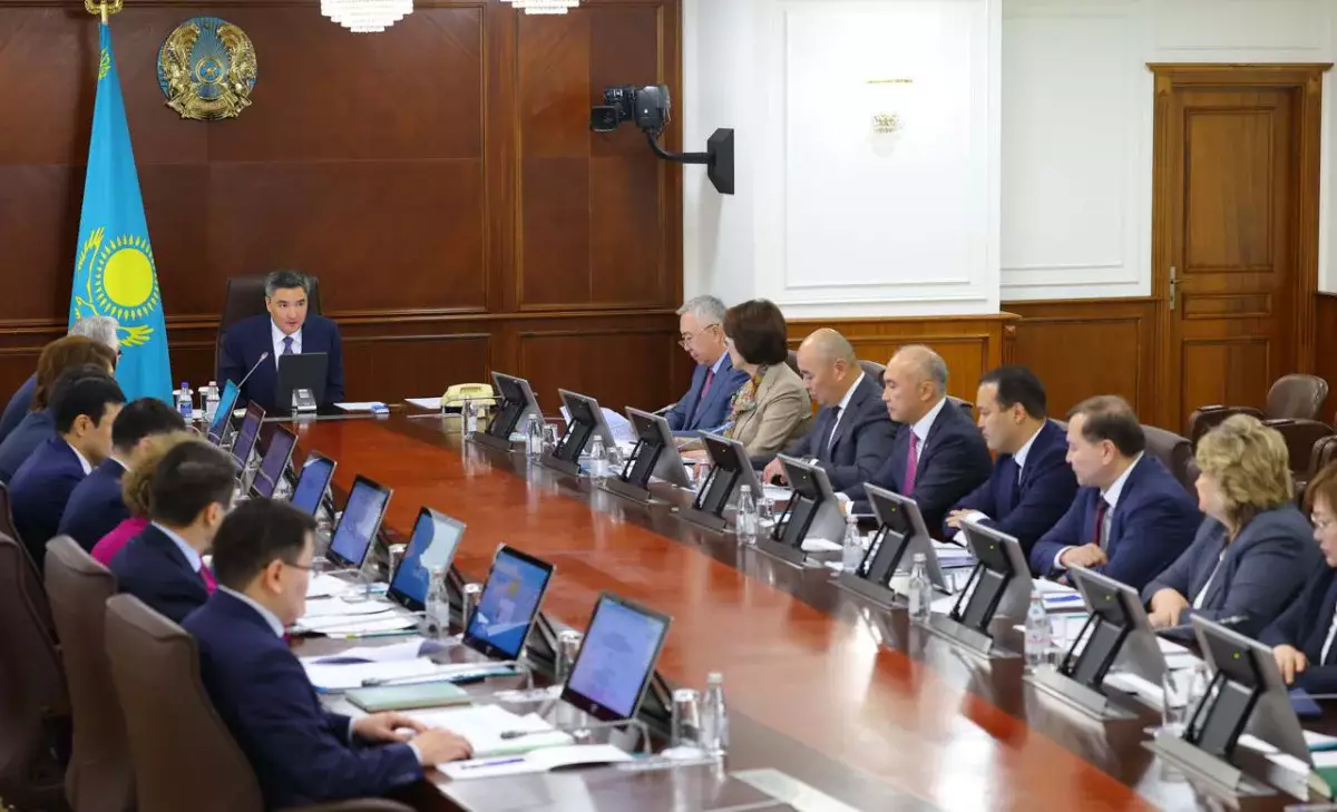 Фармацевтика және медицина өнеркәсібін дамыту: Үкіметте жиын өтті