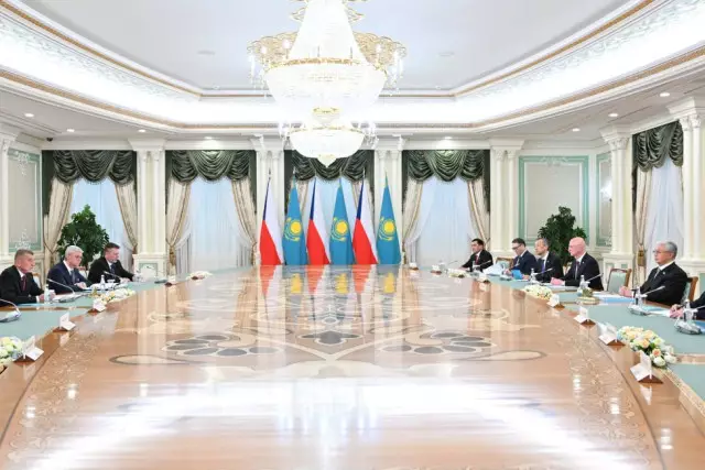 Қасым-Жомарт Тоқаев пен Андрей Бабиш кеңейтілген құрамда келіссөз жүргізді