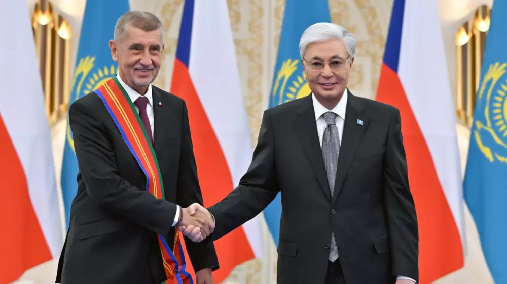 Токаев наградил премьер-министра Чехии орденом