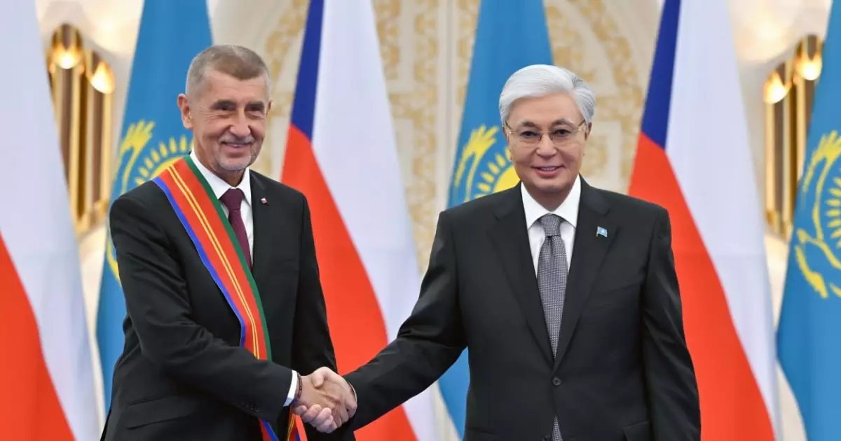   Президент Чехия премьер-министрін І дәрежелі «Достық» орденімен марапаттады   