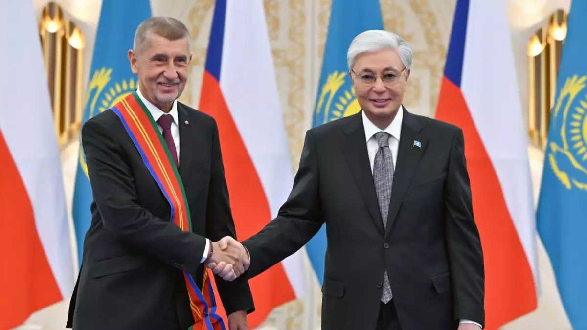 Токаев наградил Бабиша орденом «Достық» I степени