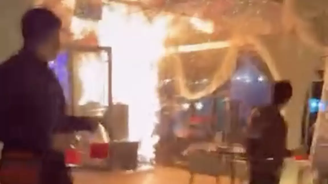 Алматыдағы торттағы майшамдардан кафе өртке орана жаздады