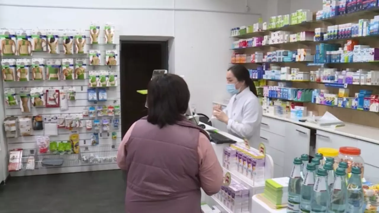 В Казахстане зафиксировано снижение цен по 631 позиции лекарств