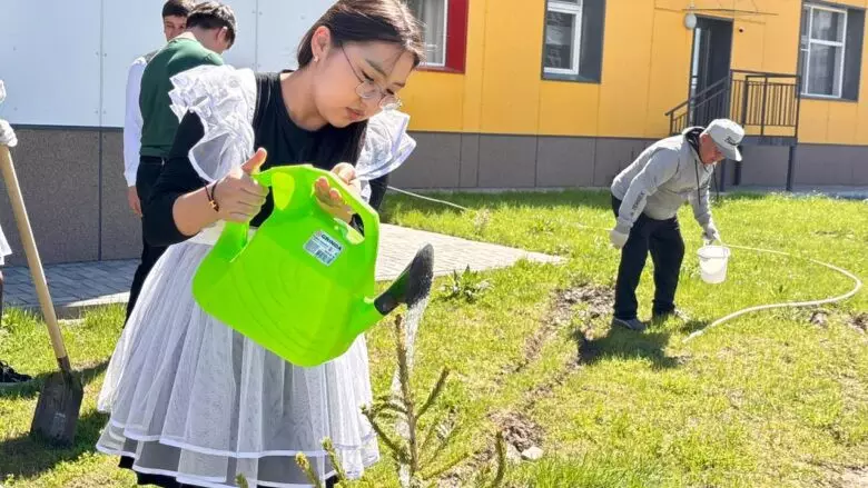 «Таза Қазақстан»: түлектер ел бойынша мыңдаған ағаш отырғызды