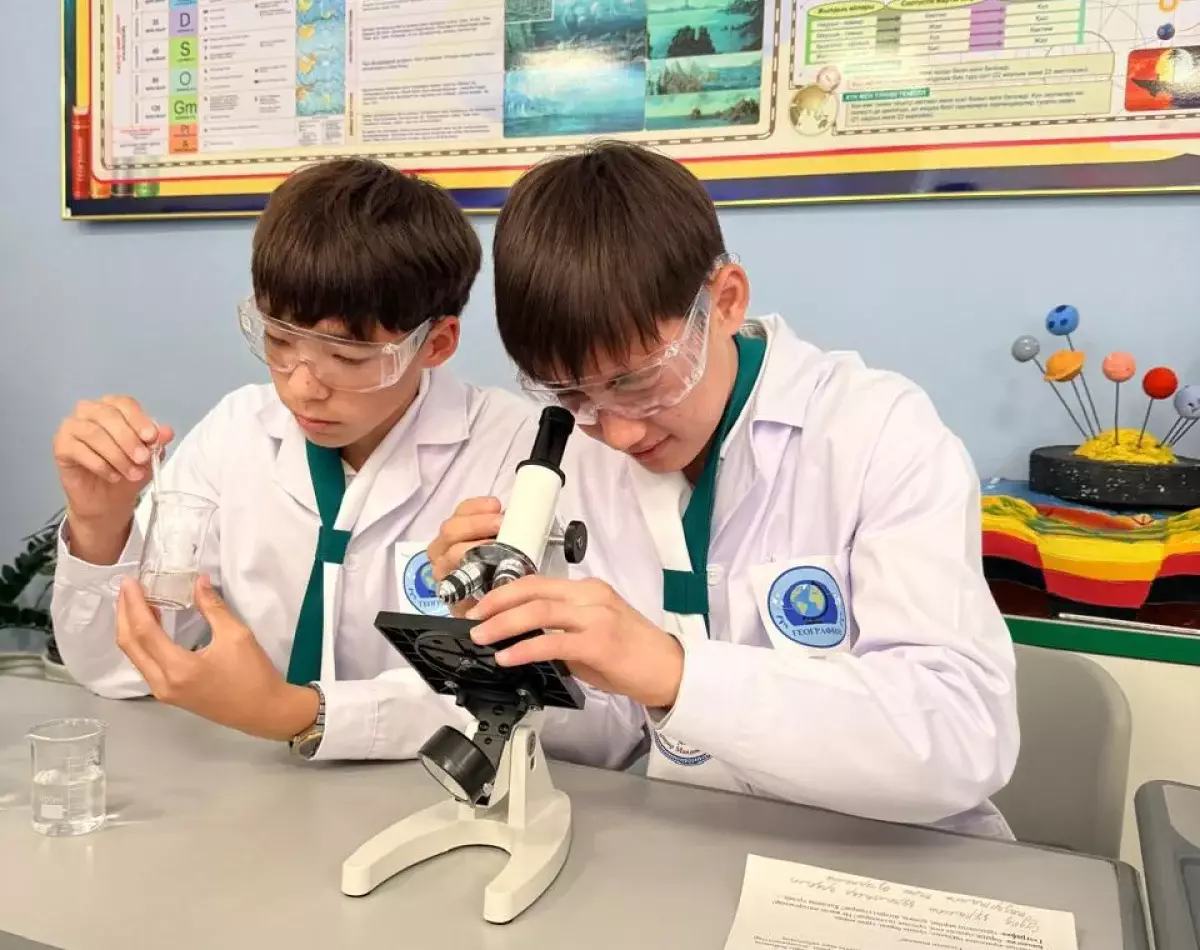 Болашаққа бастар жол: Алматыда жаңа буын мектептері таныстырылды