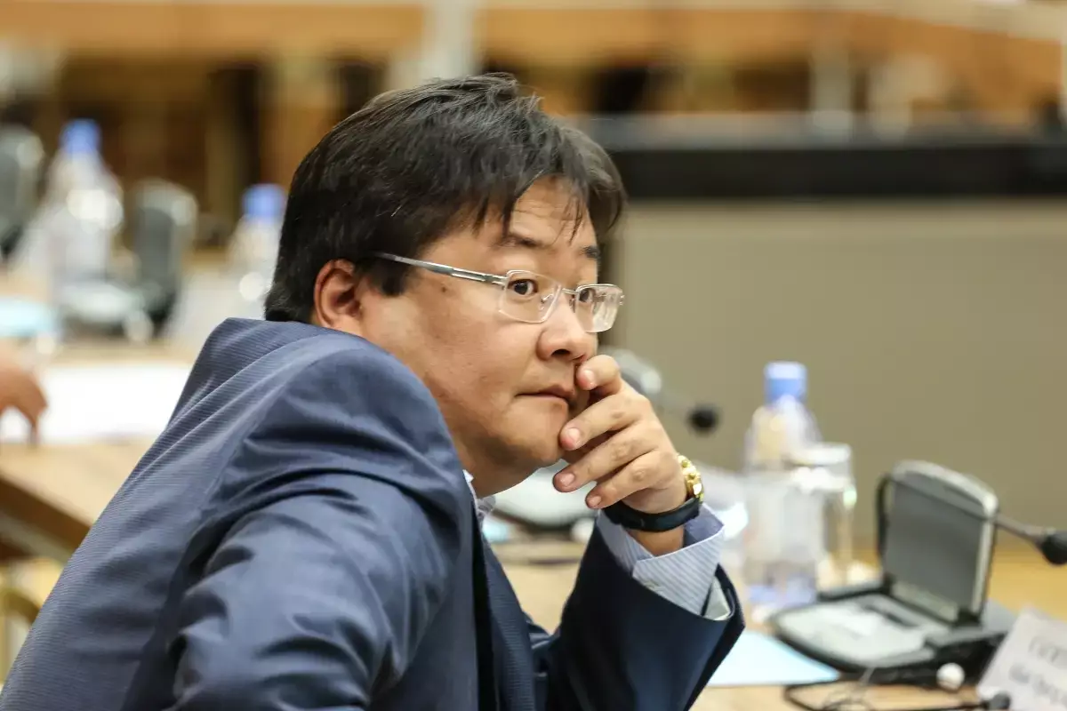 «Бір депутатқа 195 млн теңге аз» — Айдос Сарым